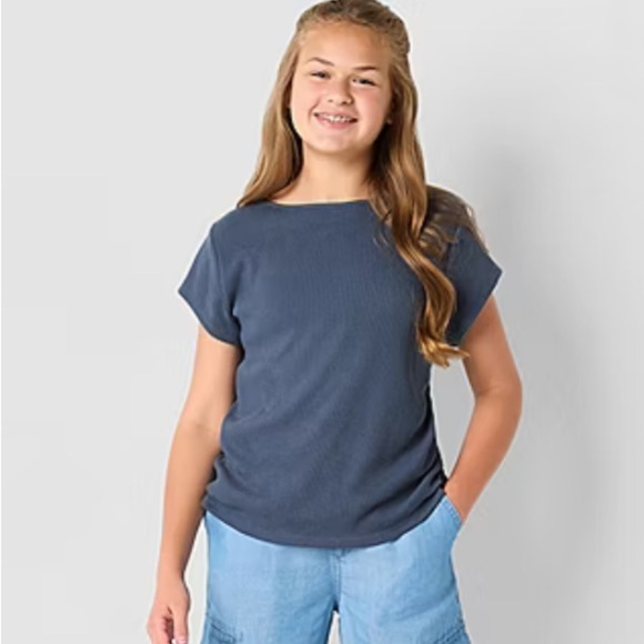 Girls Plus Size 18.5 Round Neck Short Sleeve Ruched Shirt Top NWT 18 1/2 - Picture 2 of 8